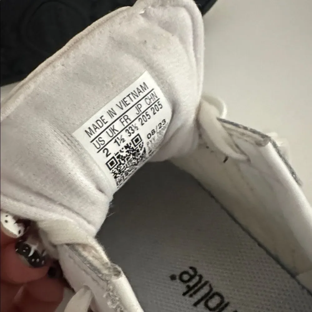 adidas Samoa  Kids Sneakers White and Black EUC